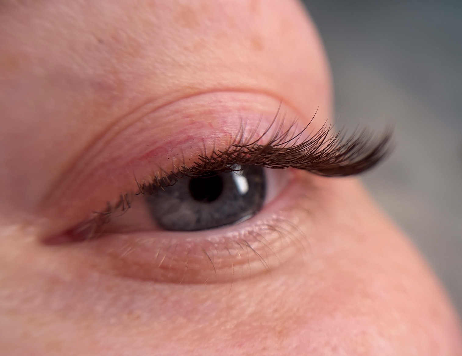 Классическое наращивание ресниц - работа мастера